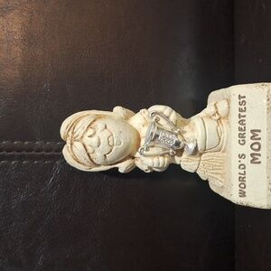 Vintage 1970 World's Greatest Mom Trophy Figurine
